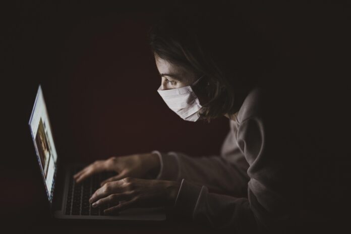 Protezione dei minori online: rischi e strumenti